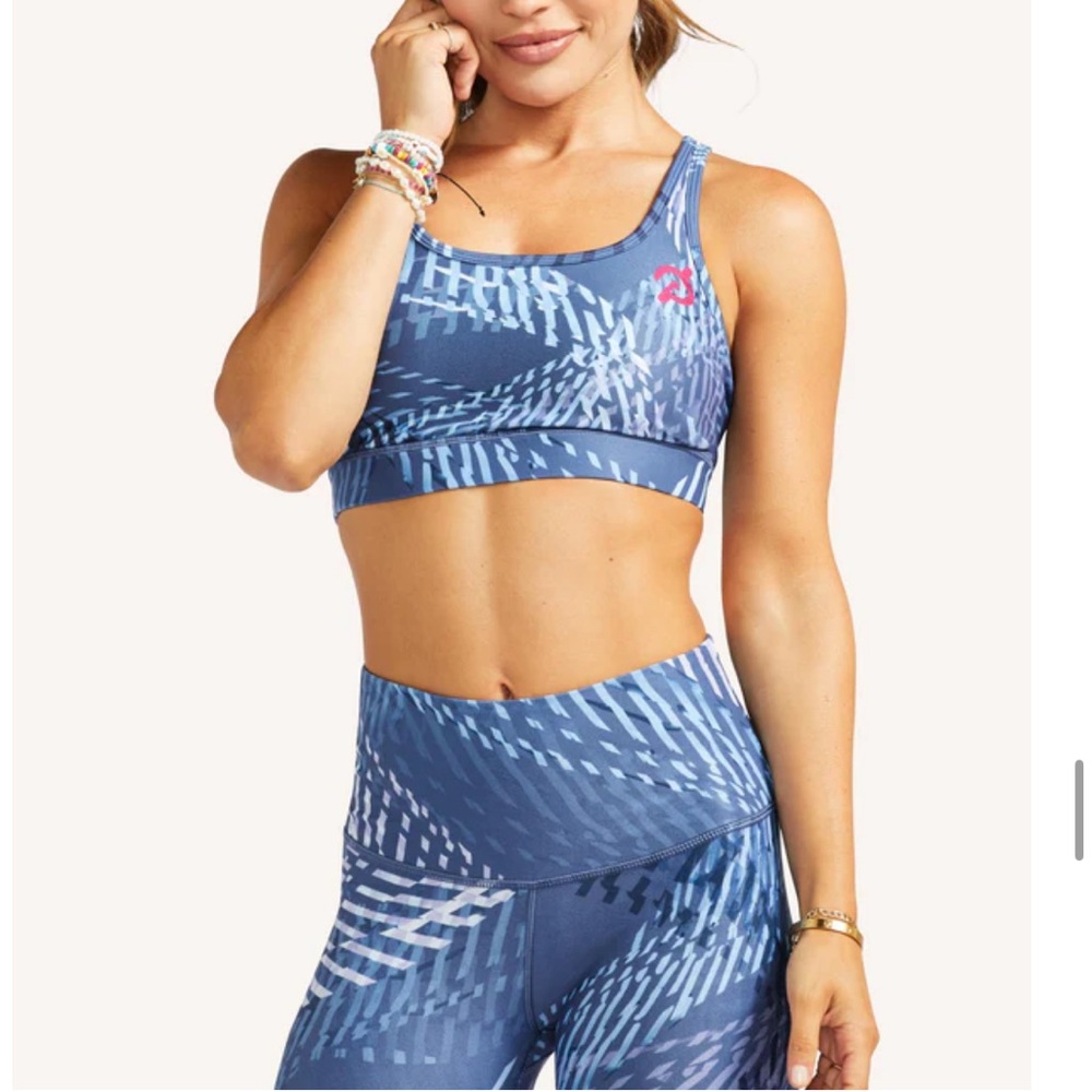 Peloton wear it to heart size medium blue graphic sports bra - very supportive